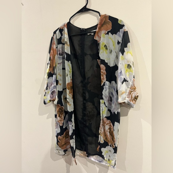 Dark floral flowy kimono/cardigan - Picture 1 of 5